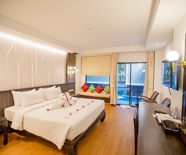 Deluxe Outdoor Jacuzzi