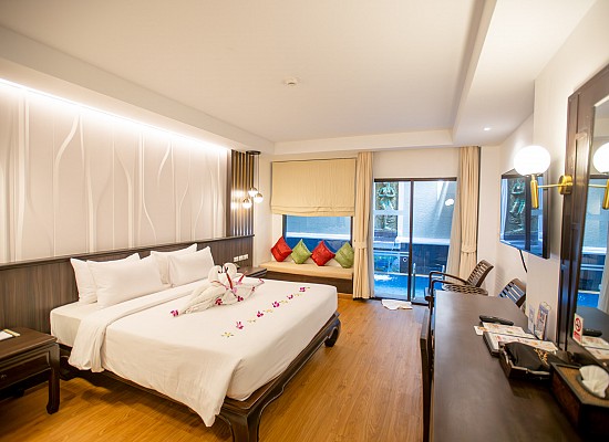 Deluxe Outdoor Jacuzzi