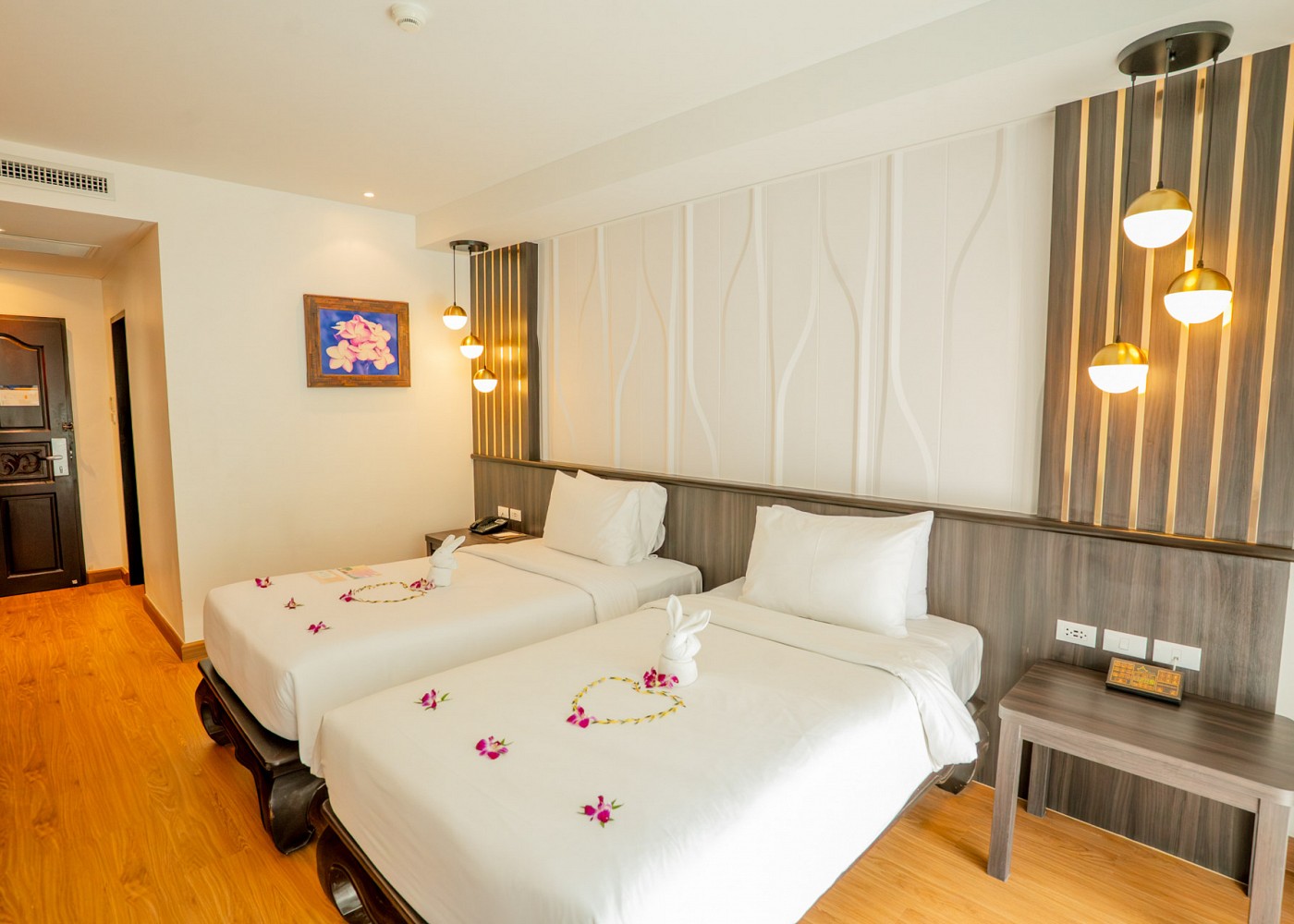 Grand Deluxe Pool Access