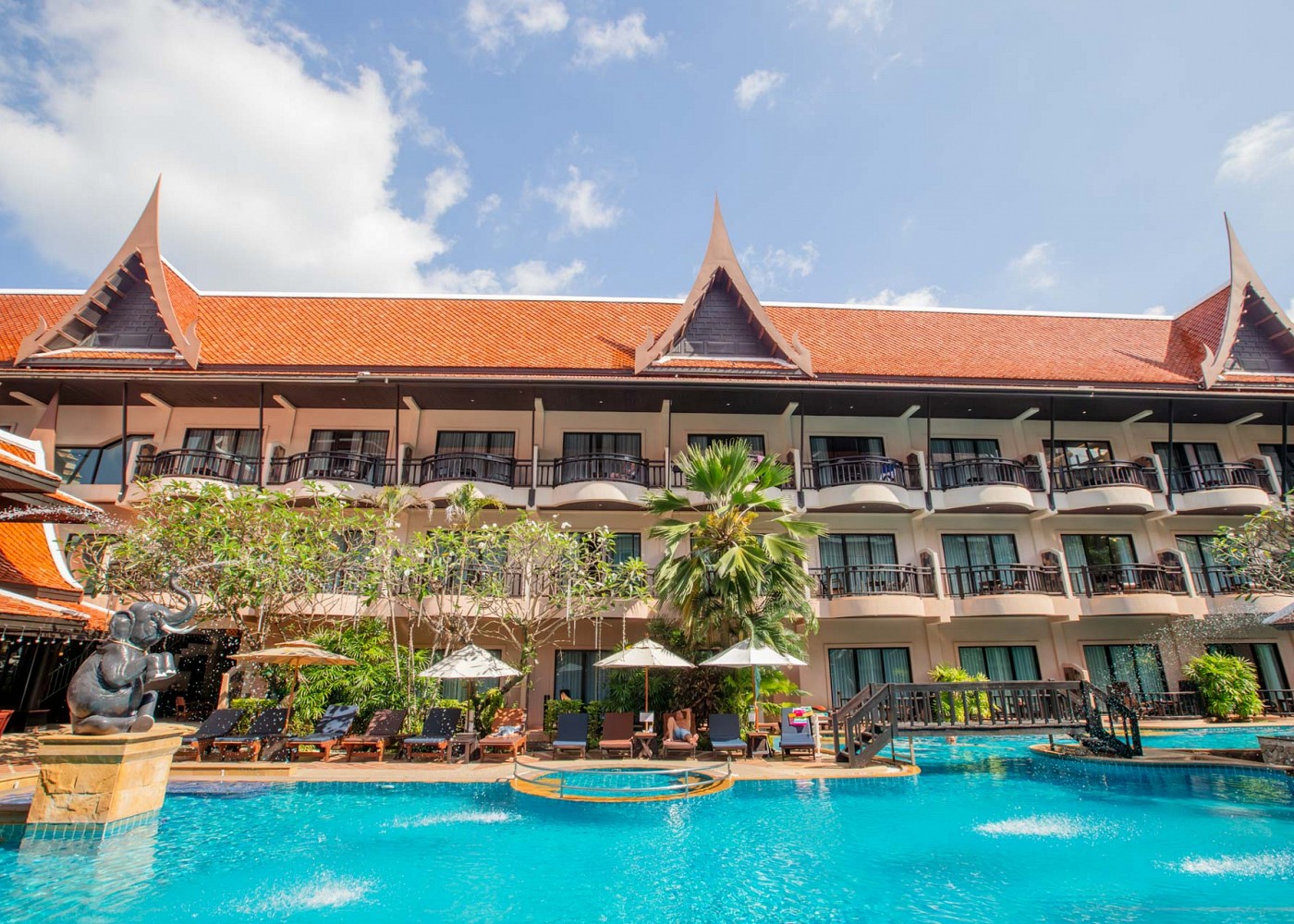 Grand Deluxe Pool Access