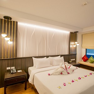 Deluxe Outdoor Jacuzzi