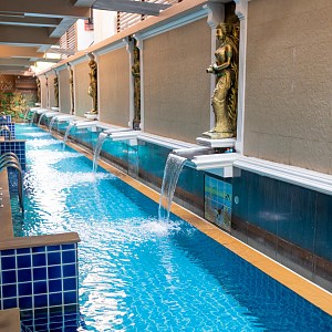 Deluxe Outdoor Jacuzzi