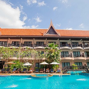 Grand Deluxe Pool Access