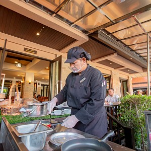 Restaurant & Pool Bar