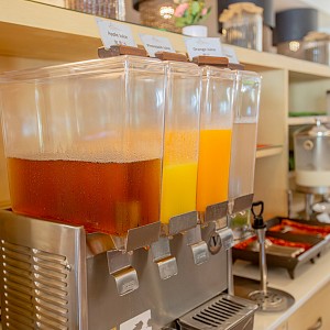 Restaurant & Pool Bar