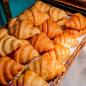 Restaurant & Pool Bar